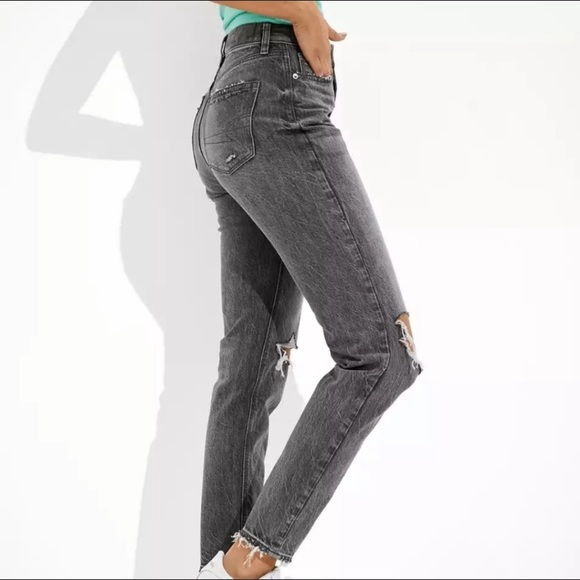 American Eagle Gray Ripped Knee Mom Jean Size 6 Short - Picture 2 of 14